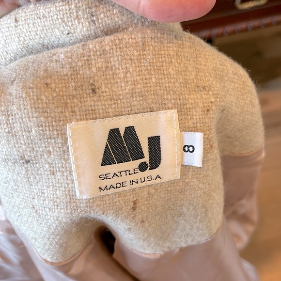 Vintage Women's Long Speckled Beige Coat - Picture 9 of 10